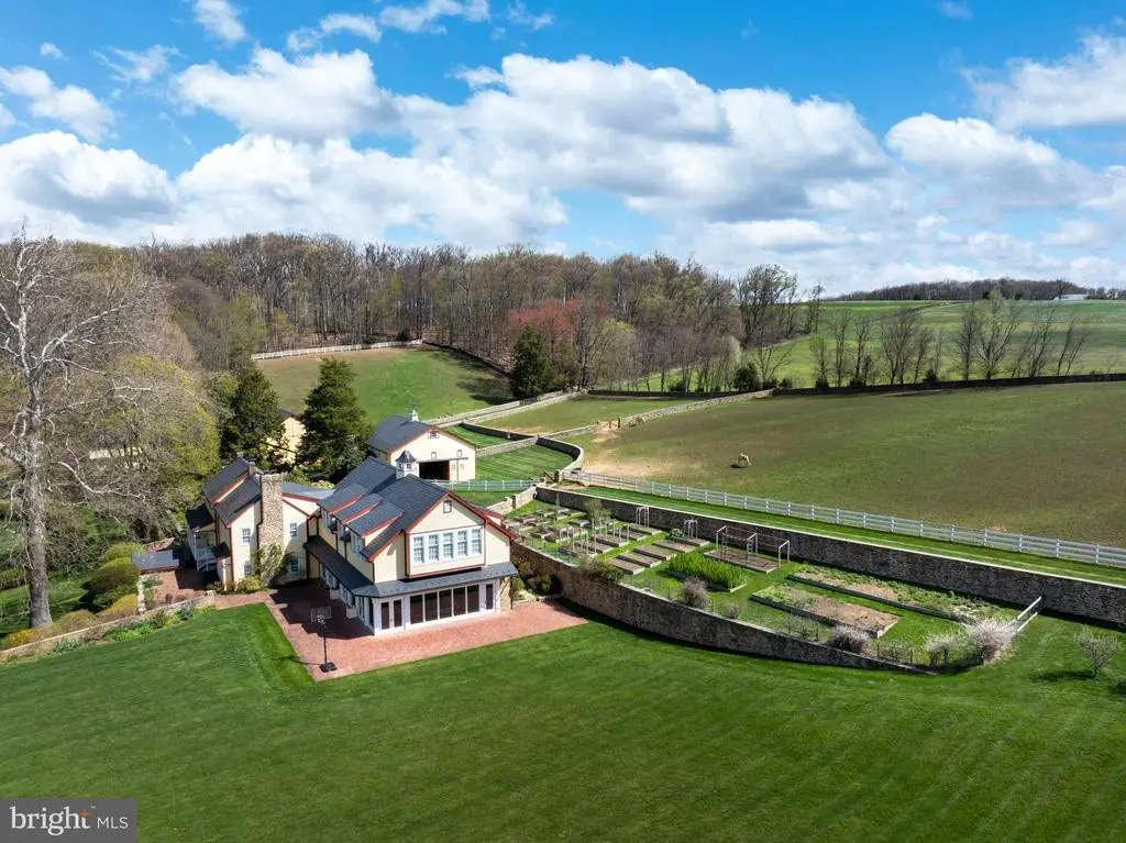 9981 Douglas Rd, RED LION