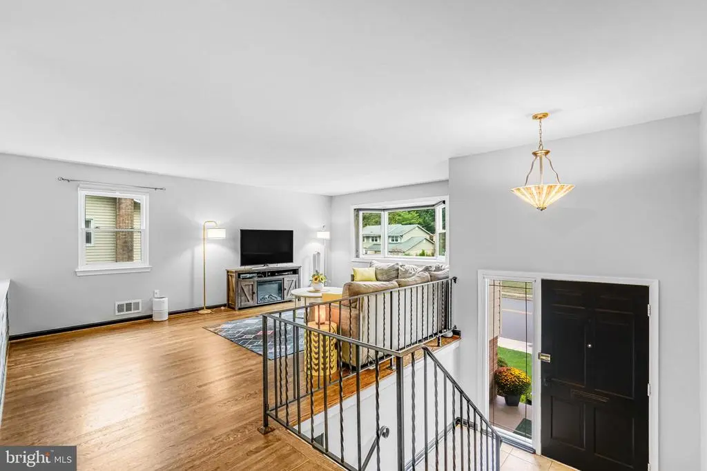 7757 Carrleigh Pkwy, Springfield