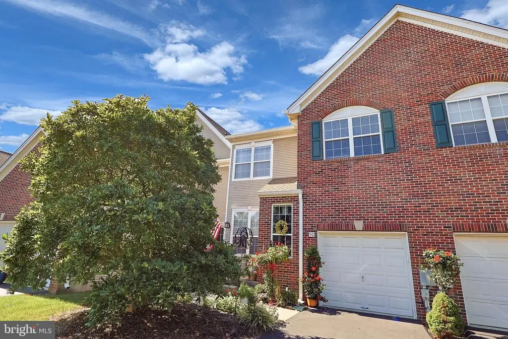 90 Dispatch Dr, WASHINGTON CROSSING