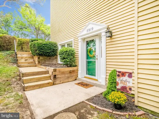 5919 Rowanberry Dr #er 52, Elkridge