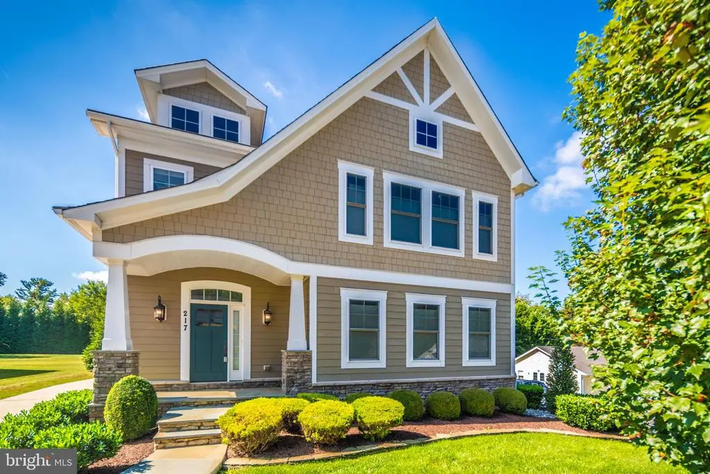 217 Pleasant St Sw, VIENNA