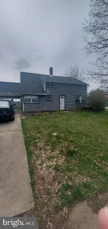 84 Whitewood Dr, LEVITTOWN