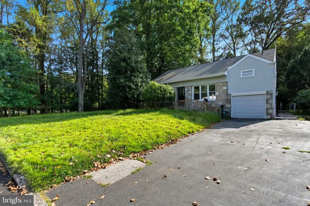 620 Constitutional Dr, Warminster