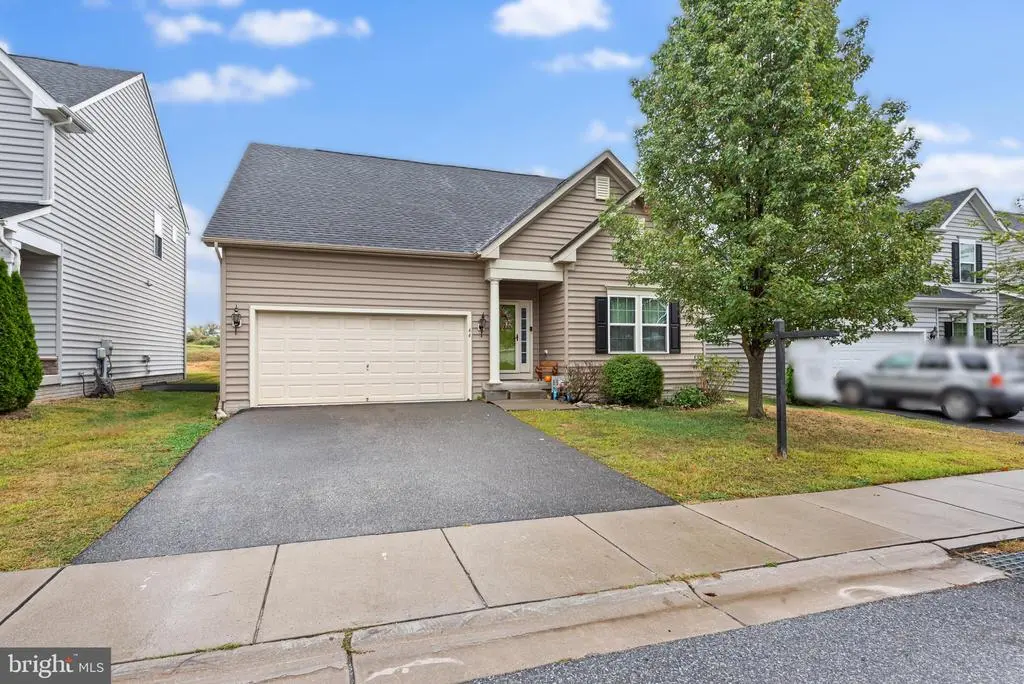 44 Tollerton Trl, FALLING WATERS