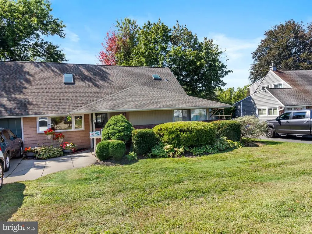 14 Harp Rd, LEVITTOWN