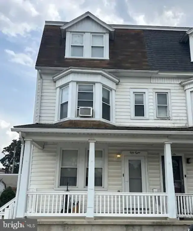 58 E Railroad St, Spring Grove
