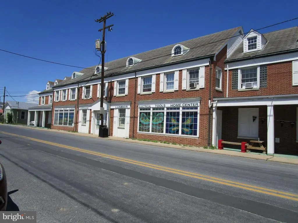 385 E King St, STRASBURG