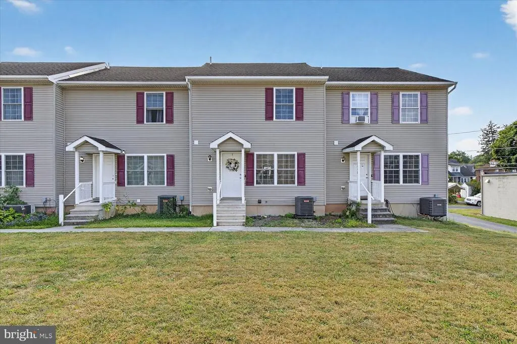 2458 Baker St, HARRISBURG