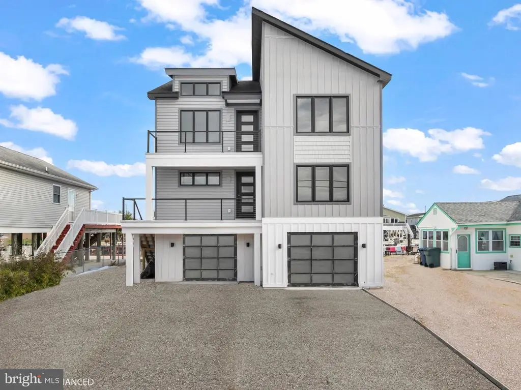 28 W Navasink Dr, TUCKERTON