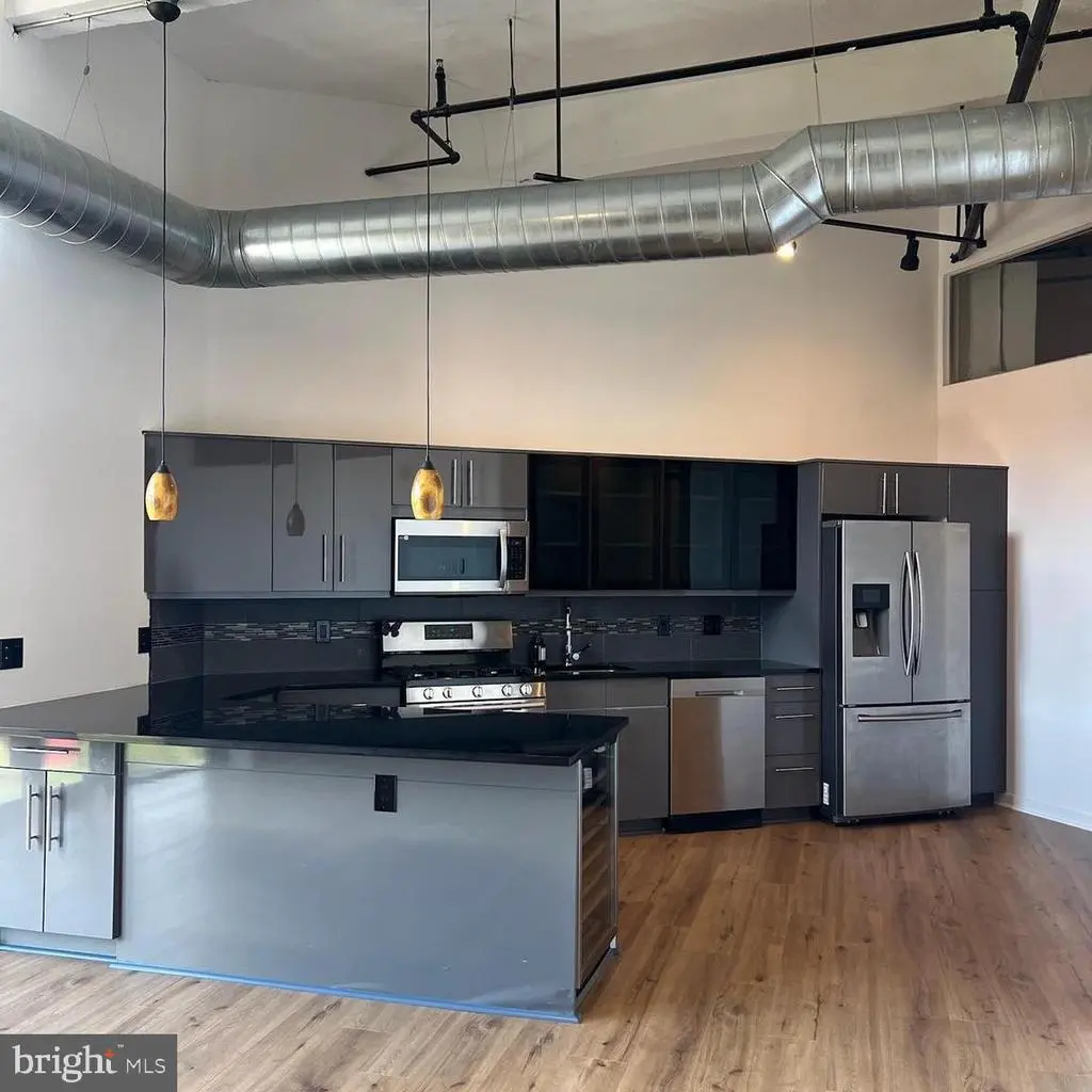 444 N 4th St #817, Philadelphia