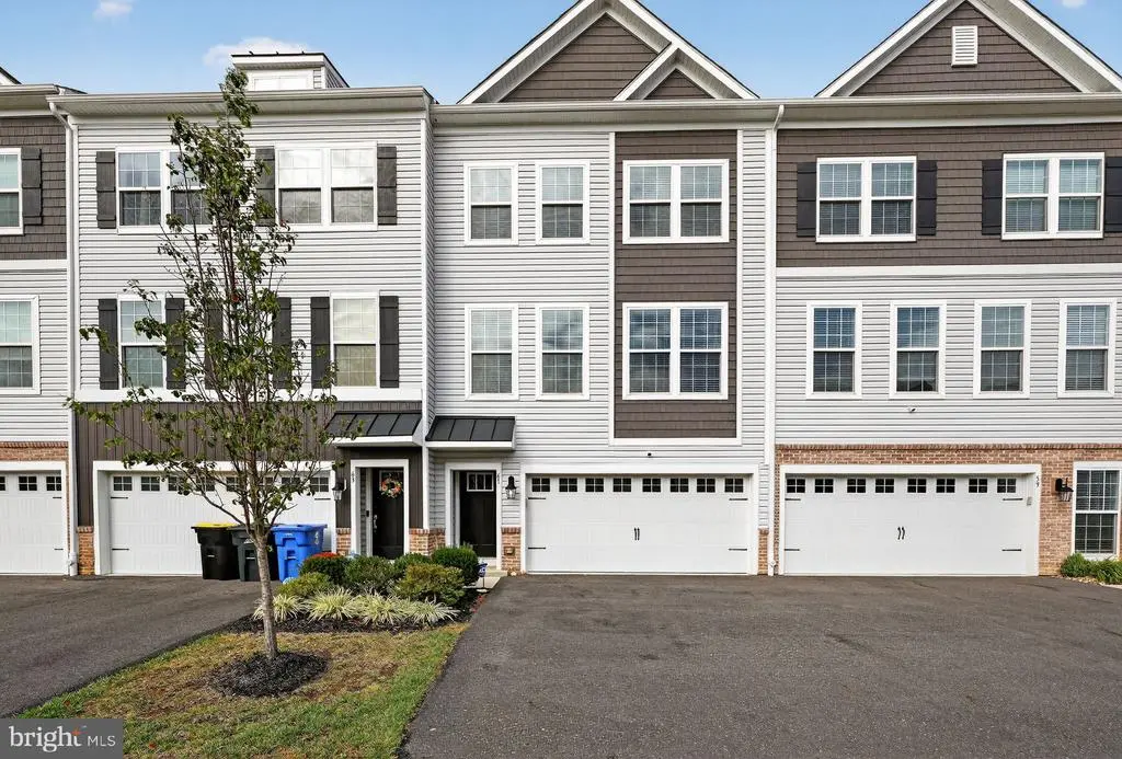 61 Autumn Park Dr, MEDFORD