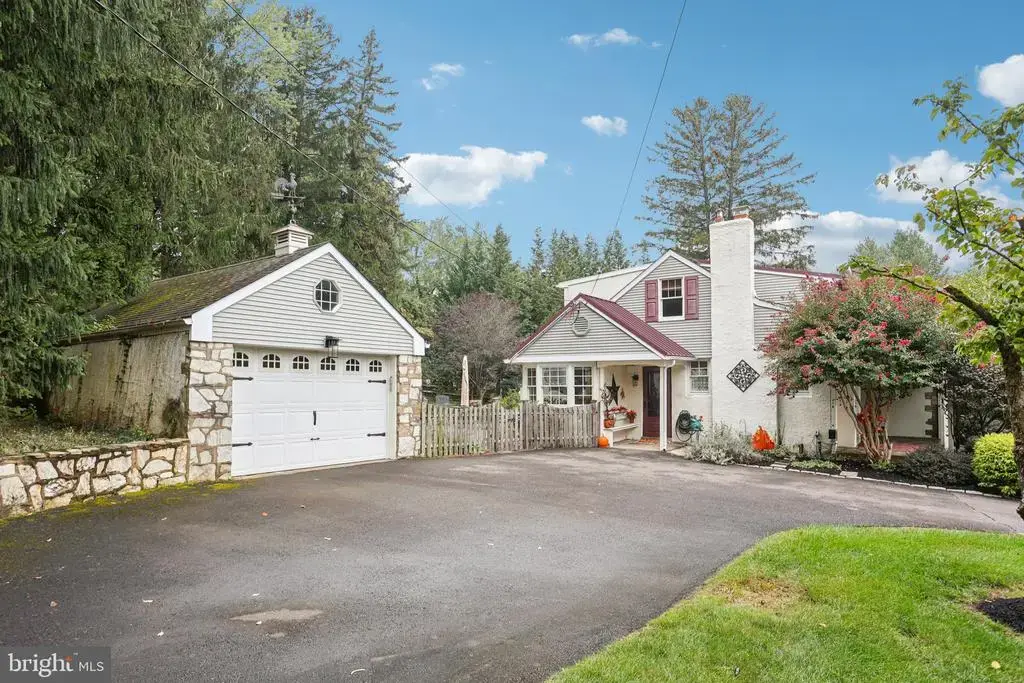 902 Manor Ln, SOUTHAMPTON