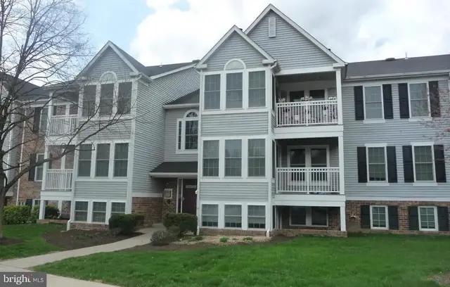1492 Greenbriar Cir #1-1492, Pikesville