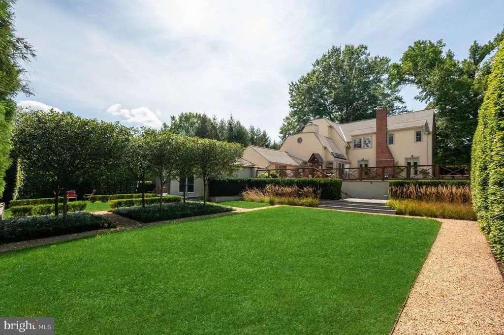 2927 44th St Nw, WASHINGTON