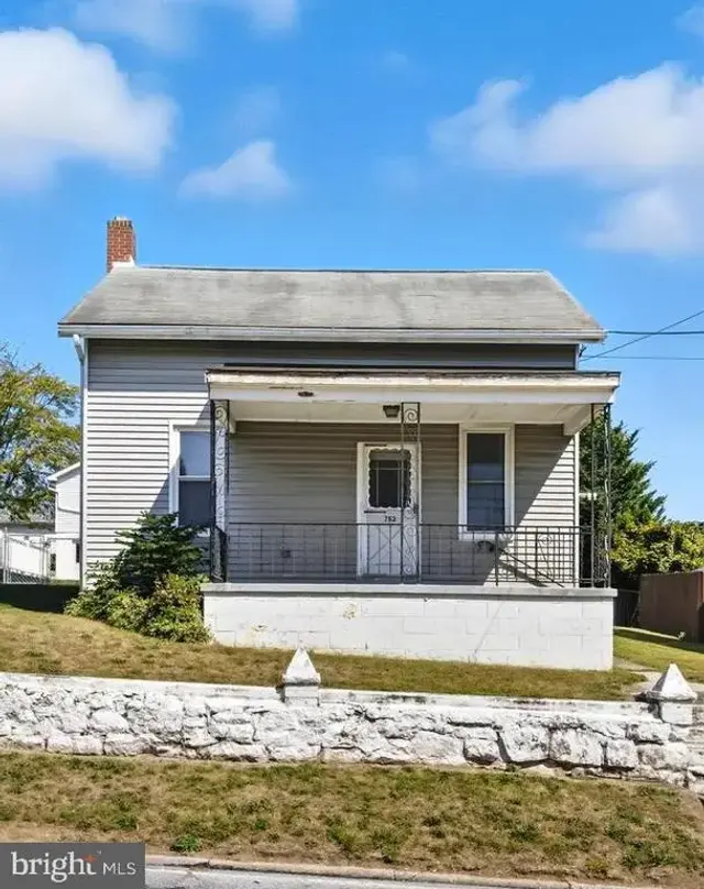 782 Edgegrove Rd, Hanover