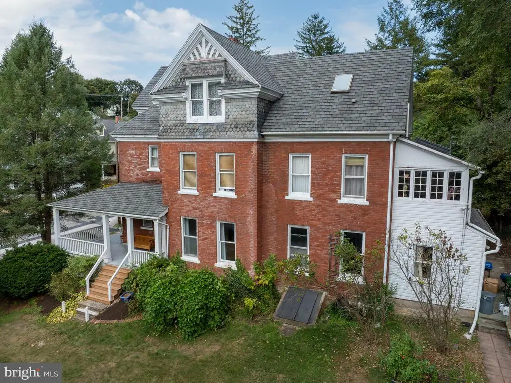 140 E Linn St, BELLEFONTE