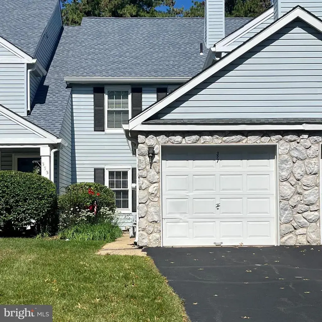 327 Hale Dr, HOLLAND