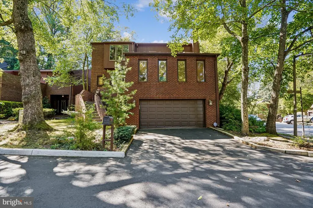 3501 Redwood Ct, FAIRFAX