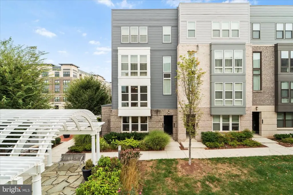 13387 Launders St #76, HERNDON