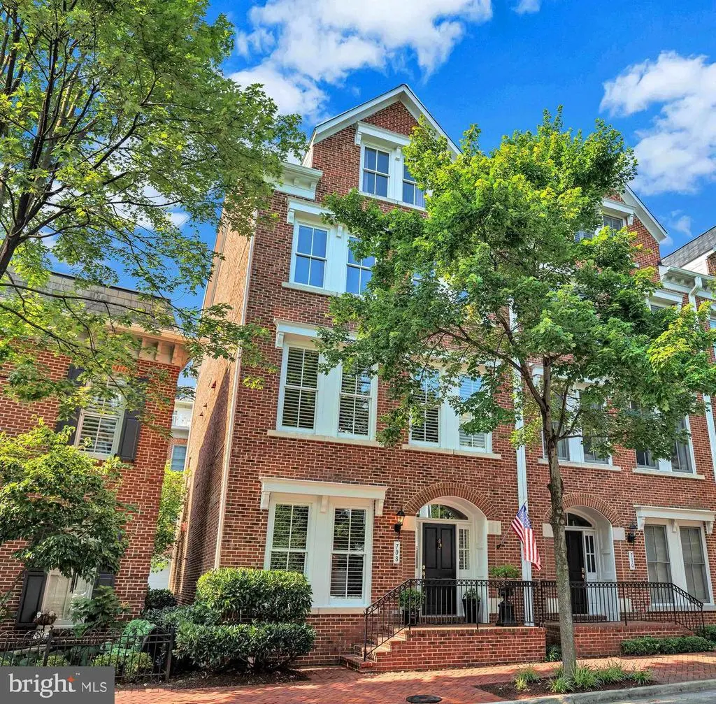 708 Day Ln, ALEXANDRIA