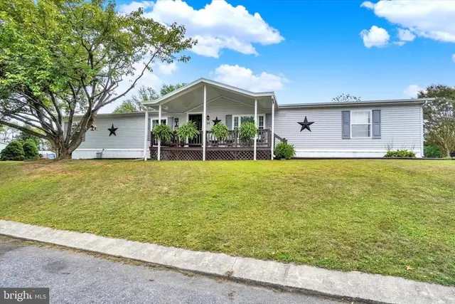 14 Spruce Ln, Manchester