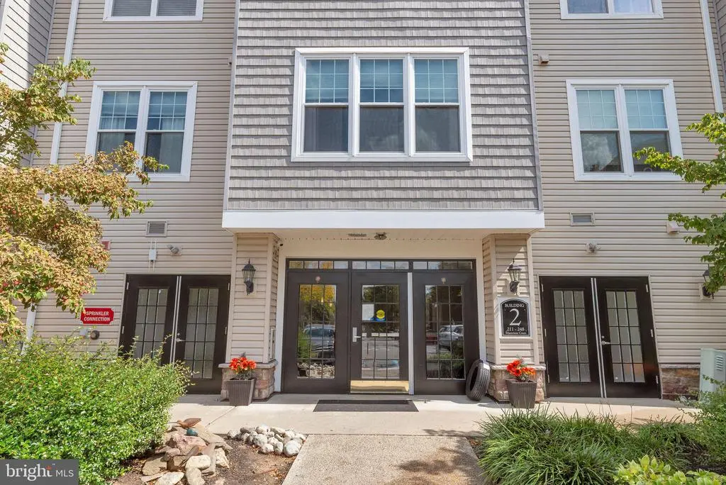 222 Masterson Ct, EWING