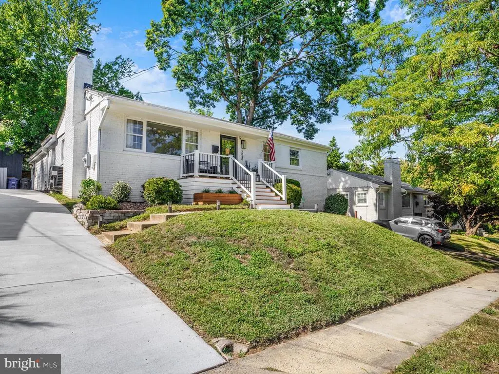 2040 N Woodstock St, ARLINGTON