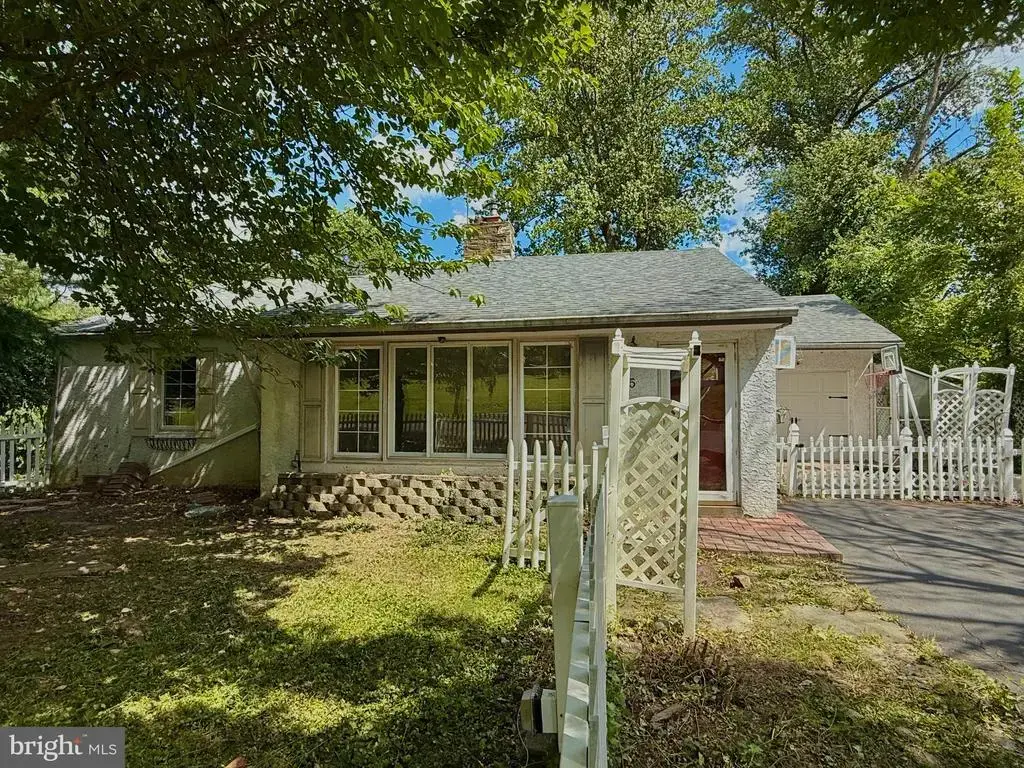 5 Indian Path Ln, FEASTERVILLE TREVOSE