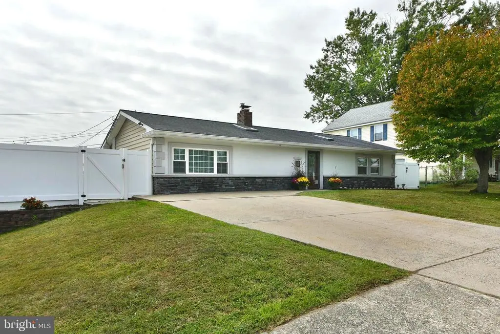 31 Briaroot Ln, LEVITTOWN