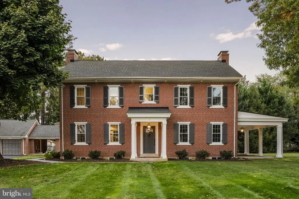 110 E Pine St, EPHRATA