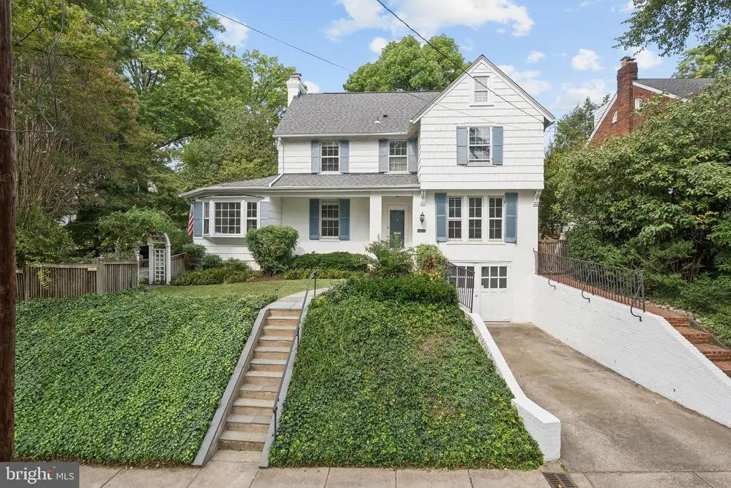 3921 Aspen St, Chevy Chase