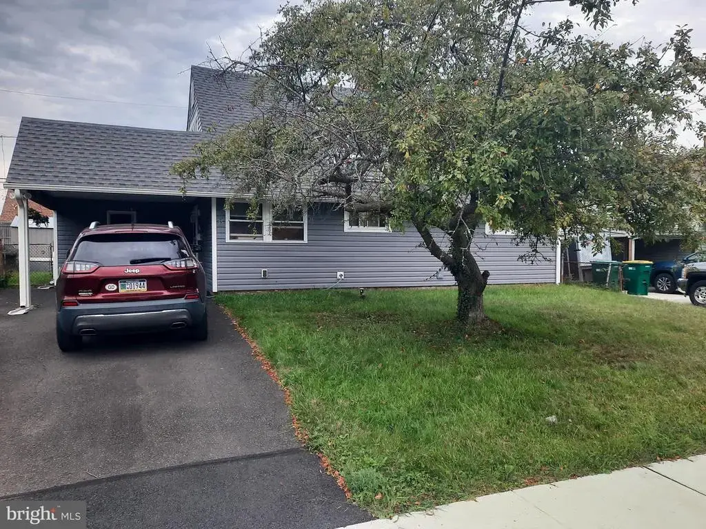 35 Wildflower Rd, LEVITTOWN