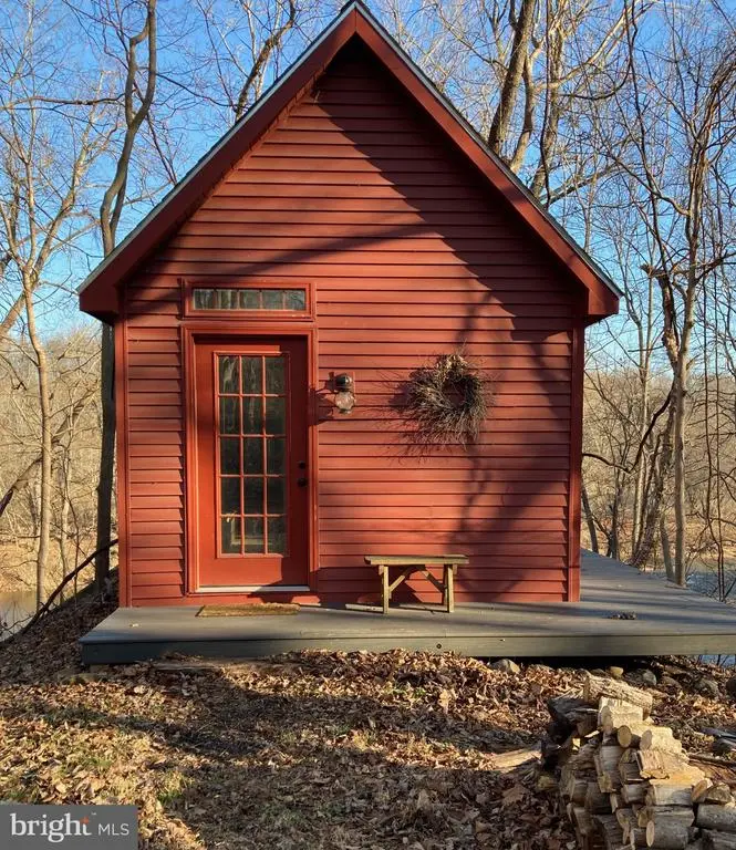 111 Aspero Ln, FALLING WATERS