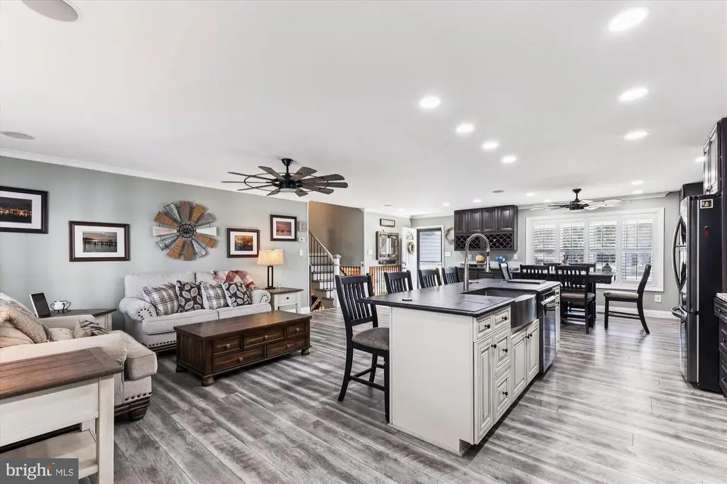 145 N Lake Dr, STEVENSVILLE