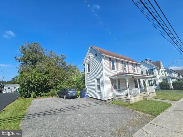 303 W Market St, Greenwood
