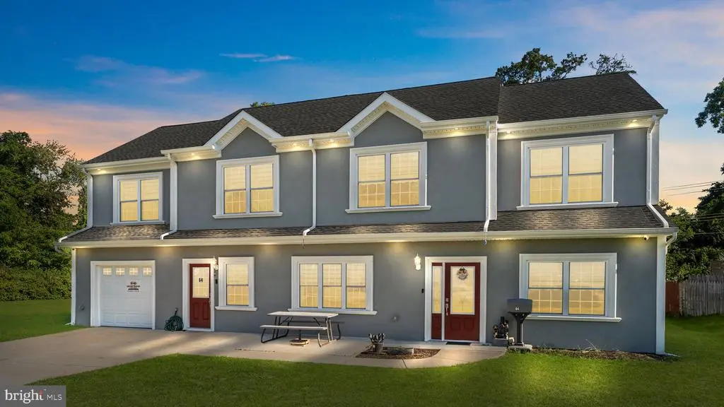 64 Kenwood Dr S #s, LEVITTOWN