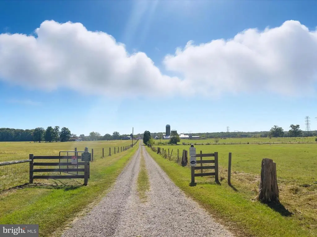 5364 Woodside Ln, BEALETON