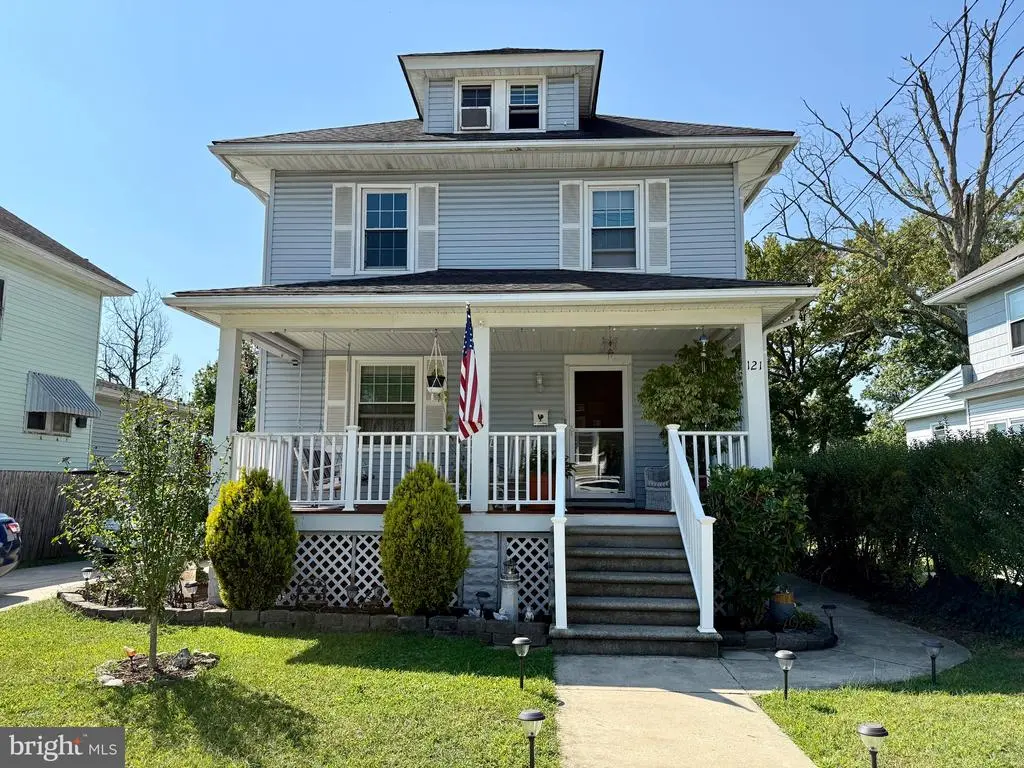 121 Crescent Ave, WOODBURY