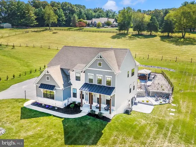 13520 Autumn Crest Dr S, Mount Airy