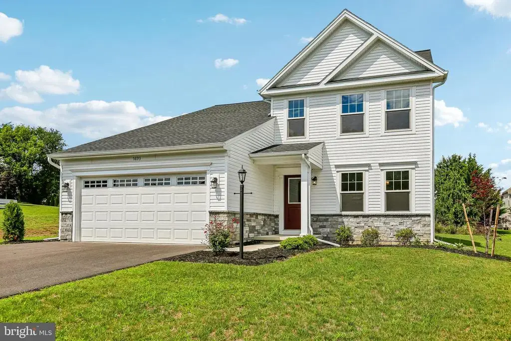 5893 Buchanan Dr, MERCERSBURG