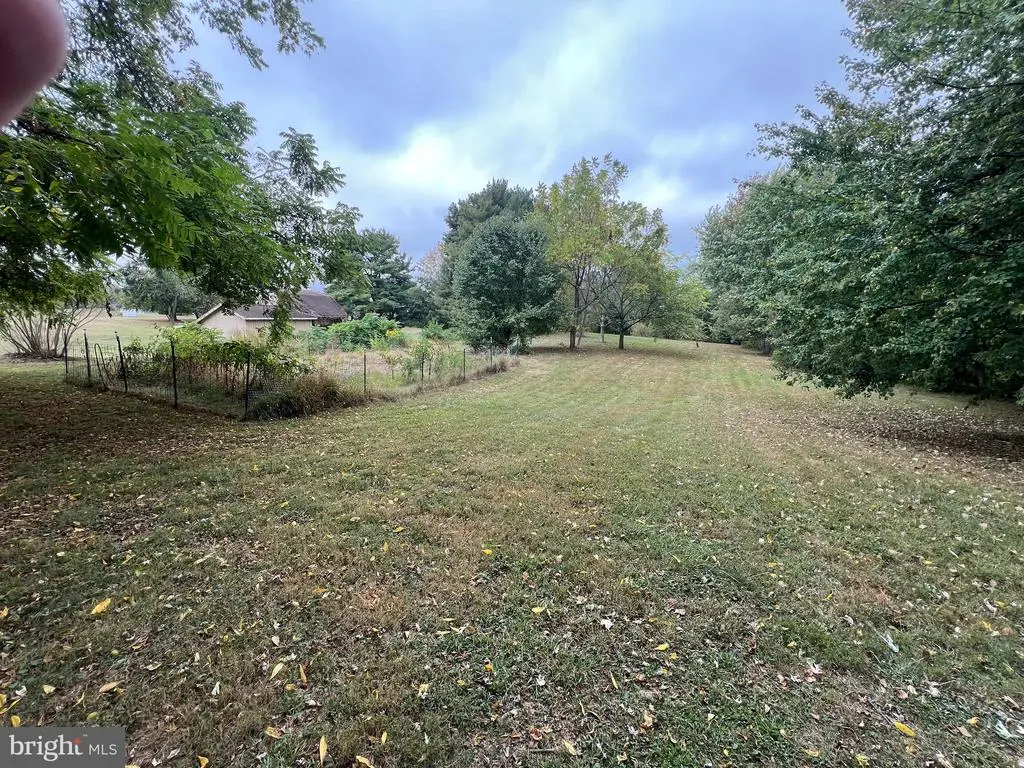 20c Locust Dr, Littlestown