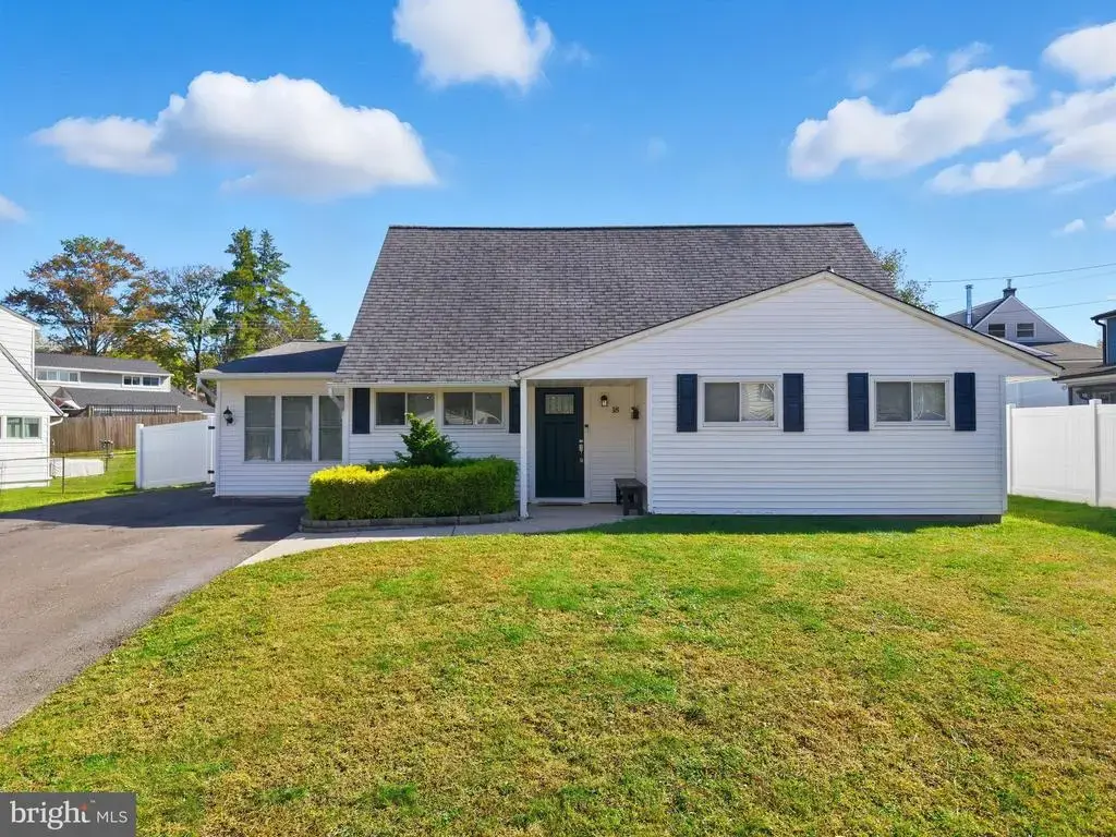 18 Harvest Rd, LEVITTOWN
