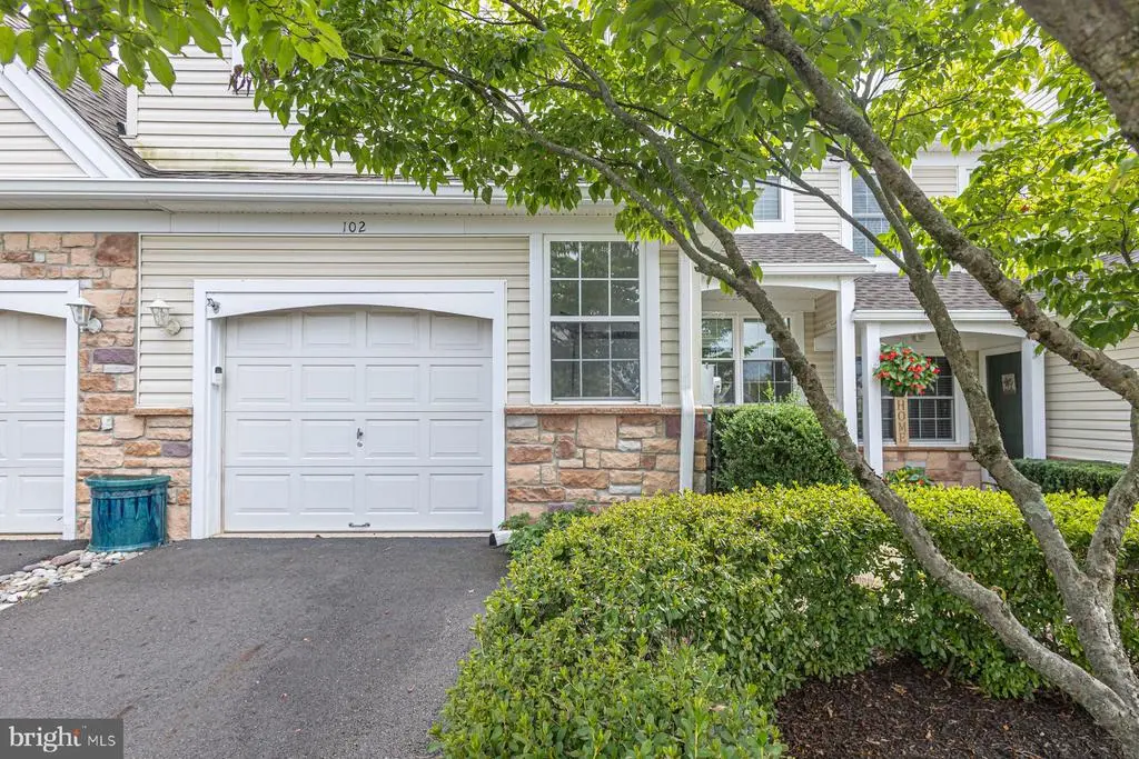 102 Waverly Ln #4, NEW HOPE