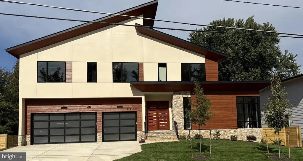 6816 Dean Dr, MCLEAN