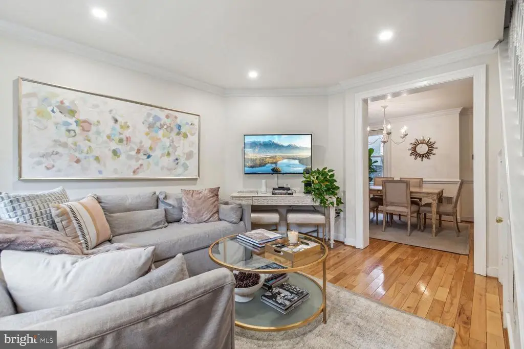 1009a I St Ne, WASHINGTON