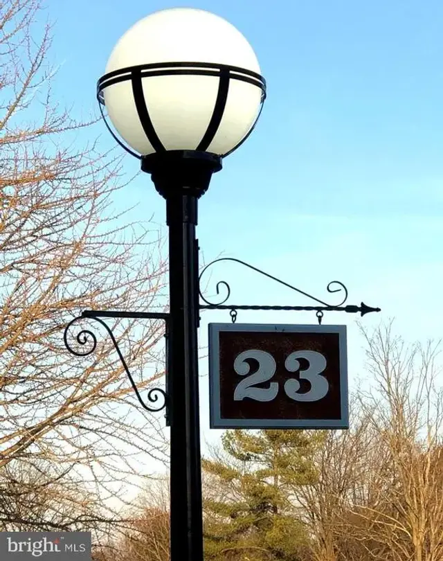23 Stonehenge Cir #8, Pikesville