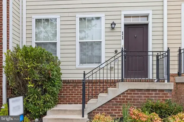 11 Gardenside Pl, Towson