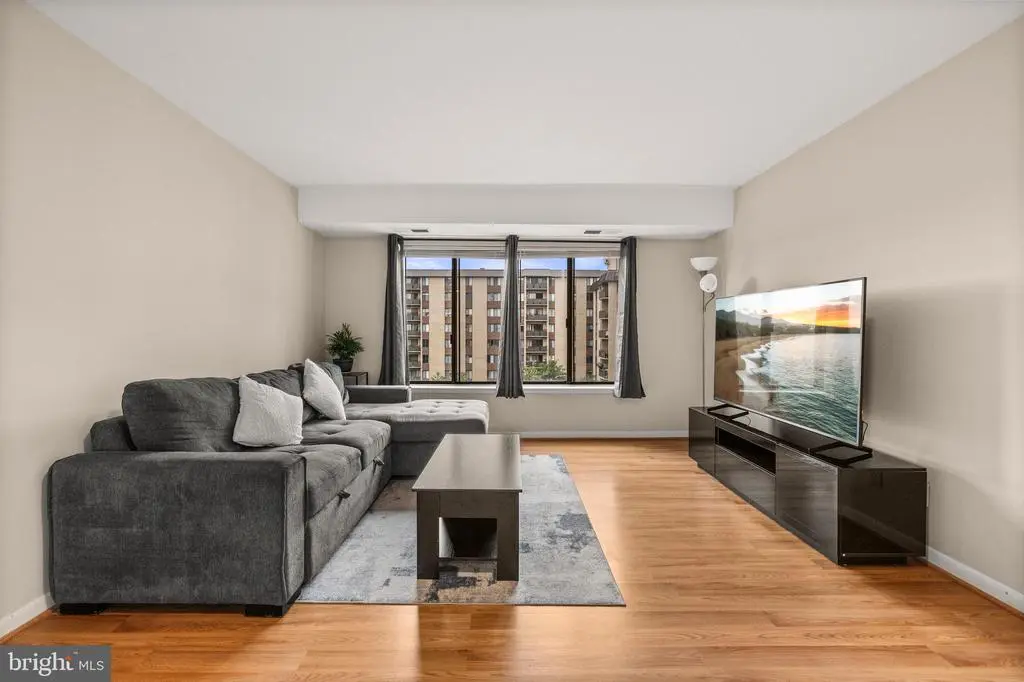 3100 S Manchester St #813, FALLS CHURCH