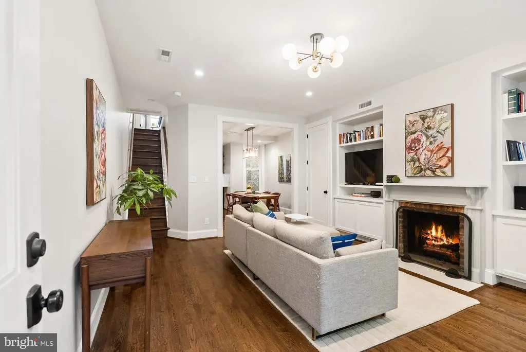 1206 D St Ne, WASHINGTON