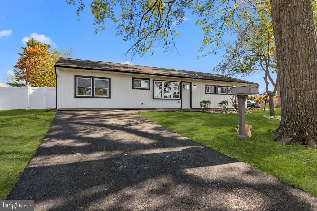 338 Goldenridge Dr, LEVITTOWN